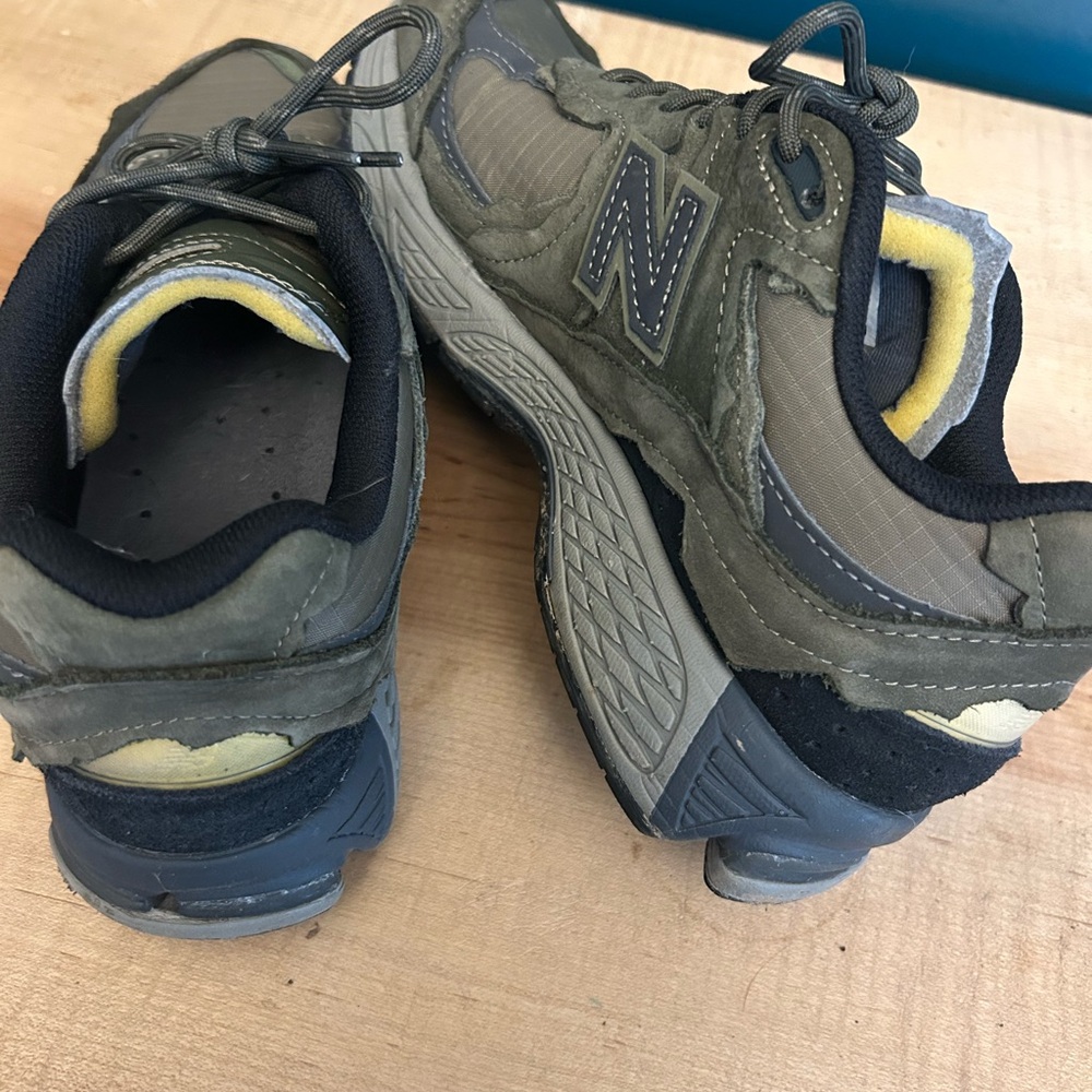New Balance 2002R